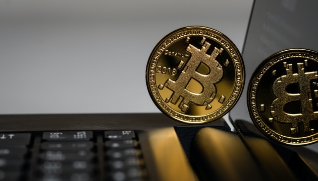 Біткойн опустився нижче 79 000 доларів