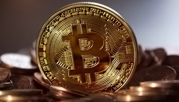 Біткойн вперше за два місяці перевищив $70 000