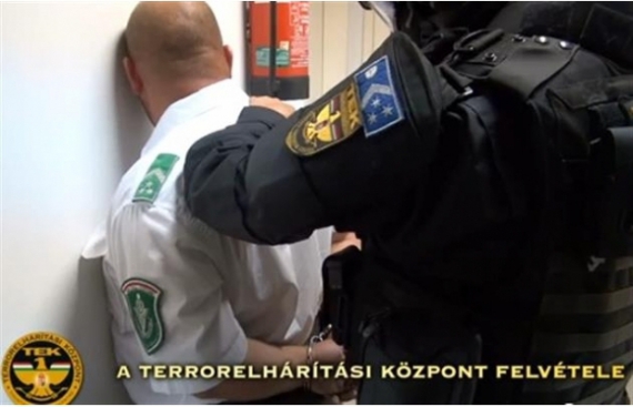 В Венгрия арестованы таможенники