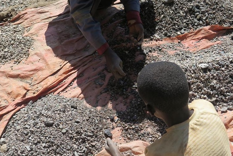 Дети в Африке работают рабами