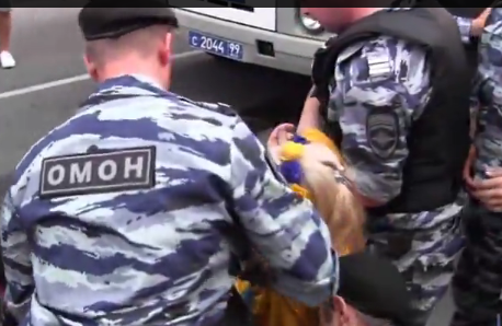 В России арестовывают людей за поддержку Украины