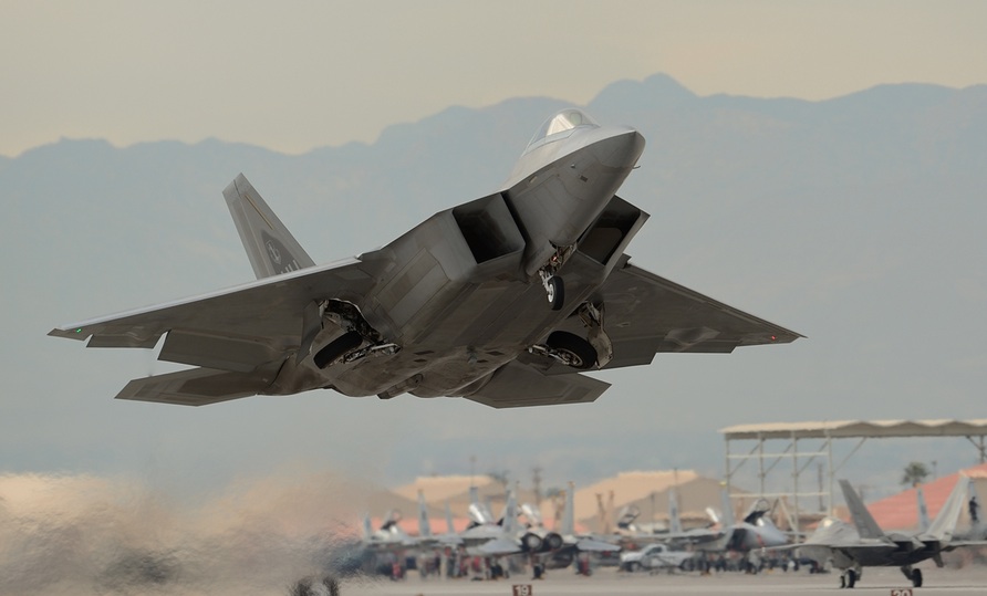 f 22 в Европе