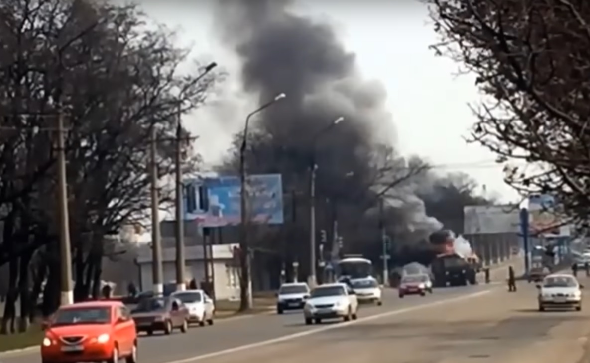 Взорванвоенный грузовик в Донецке