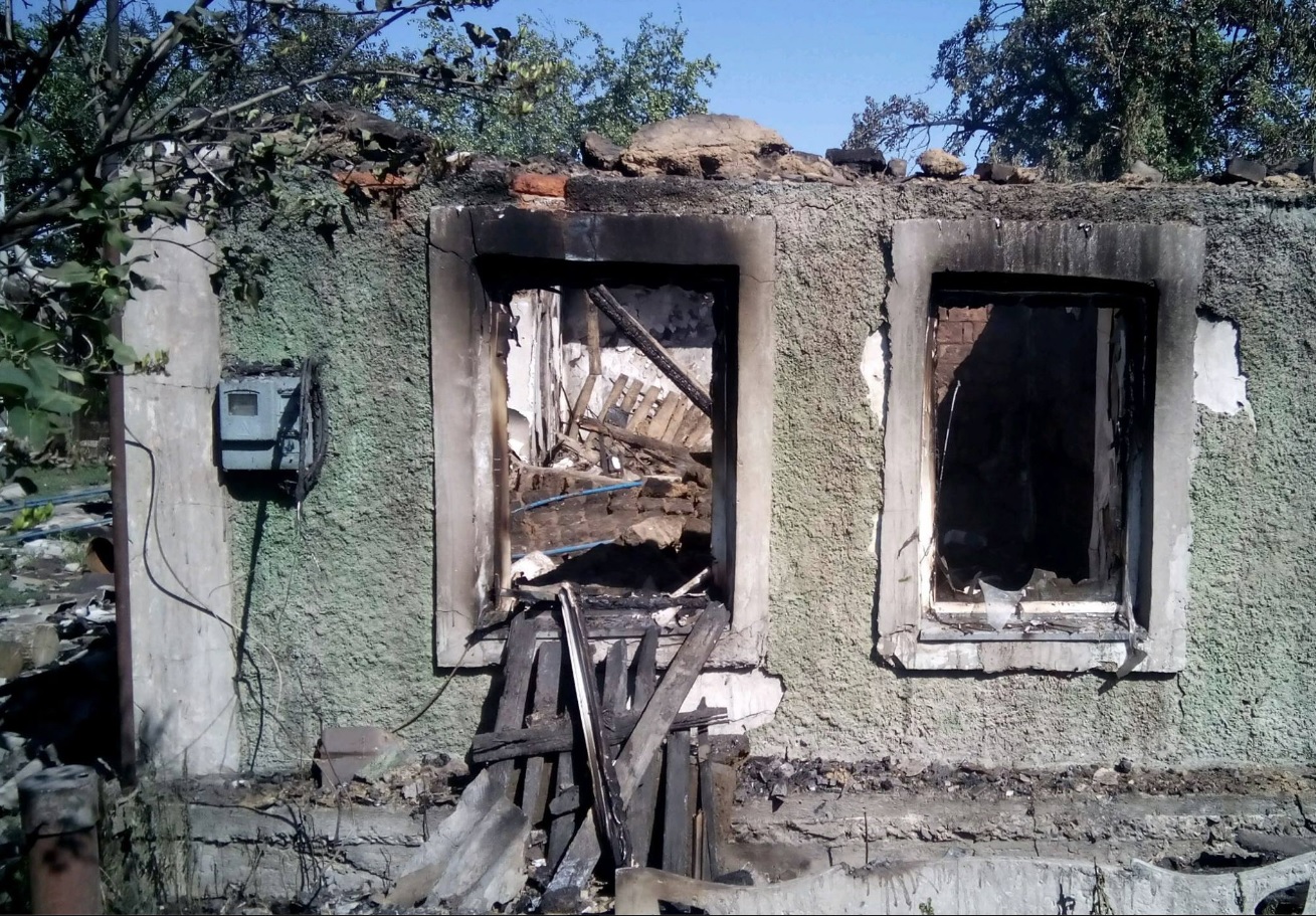 Разрушенный дом Донбасс