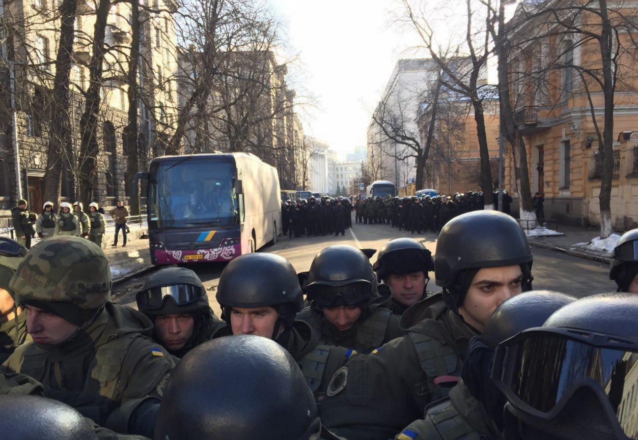 Полиция охраняет Порошенко