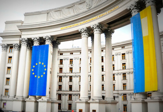 МИД Украины теряет дипломатов